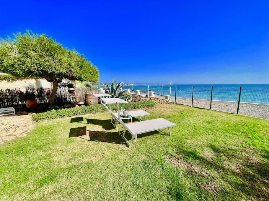 Paradise Beachfront Villa, Porto Columbu, Sardinia Porto Columbu - Perd'E Sali Exterior photo