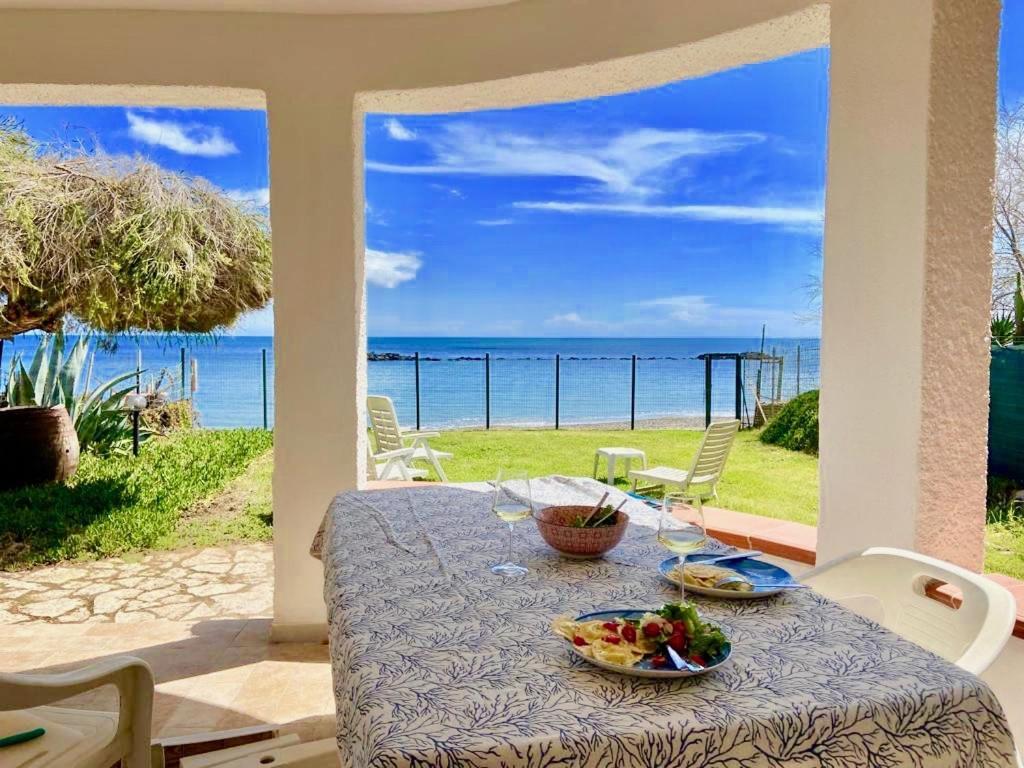 Paradise Beachfront Villa, Porto Columbu, Sardinia Porto Columbu - Perd'E Sali Exterior photo