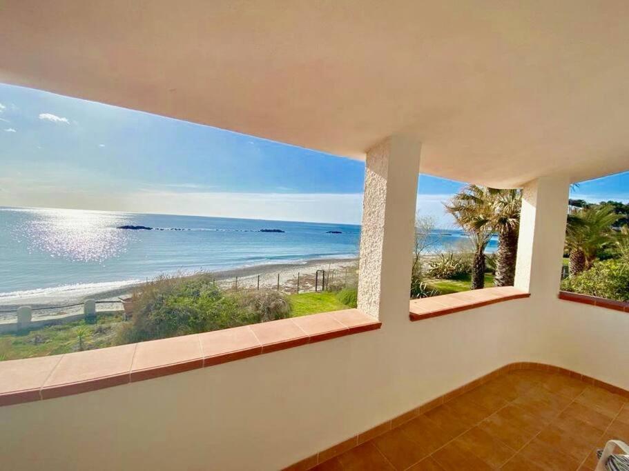 Paradise Beachfront Villa, Porto Columbu, Sardinia Porto Columbu - Perd'E Sali Exterior photo